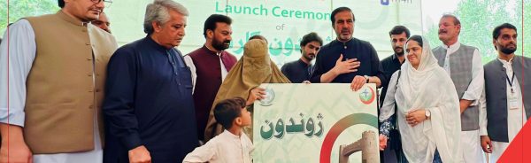 Health-Minister-Hands-Over-Zwandun-Card-to-First-Beneficiary